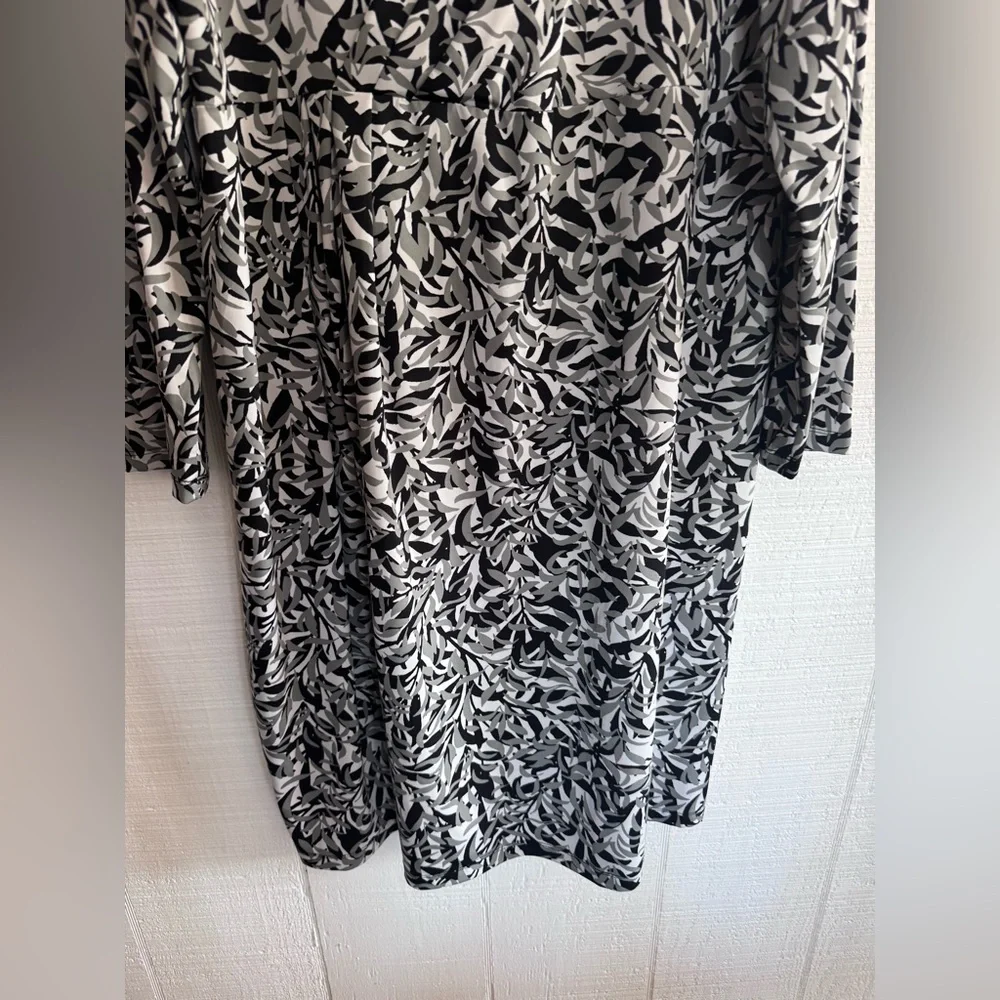 Roaman's size 18w Black & White Leaf-Print Faux Wrap Dress - Picture 3 of 6